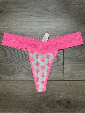 Victoria's Secret 2015 Low Rise Thong Panty Pink Gray Size Medium